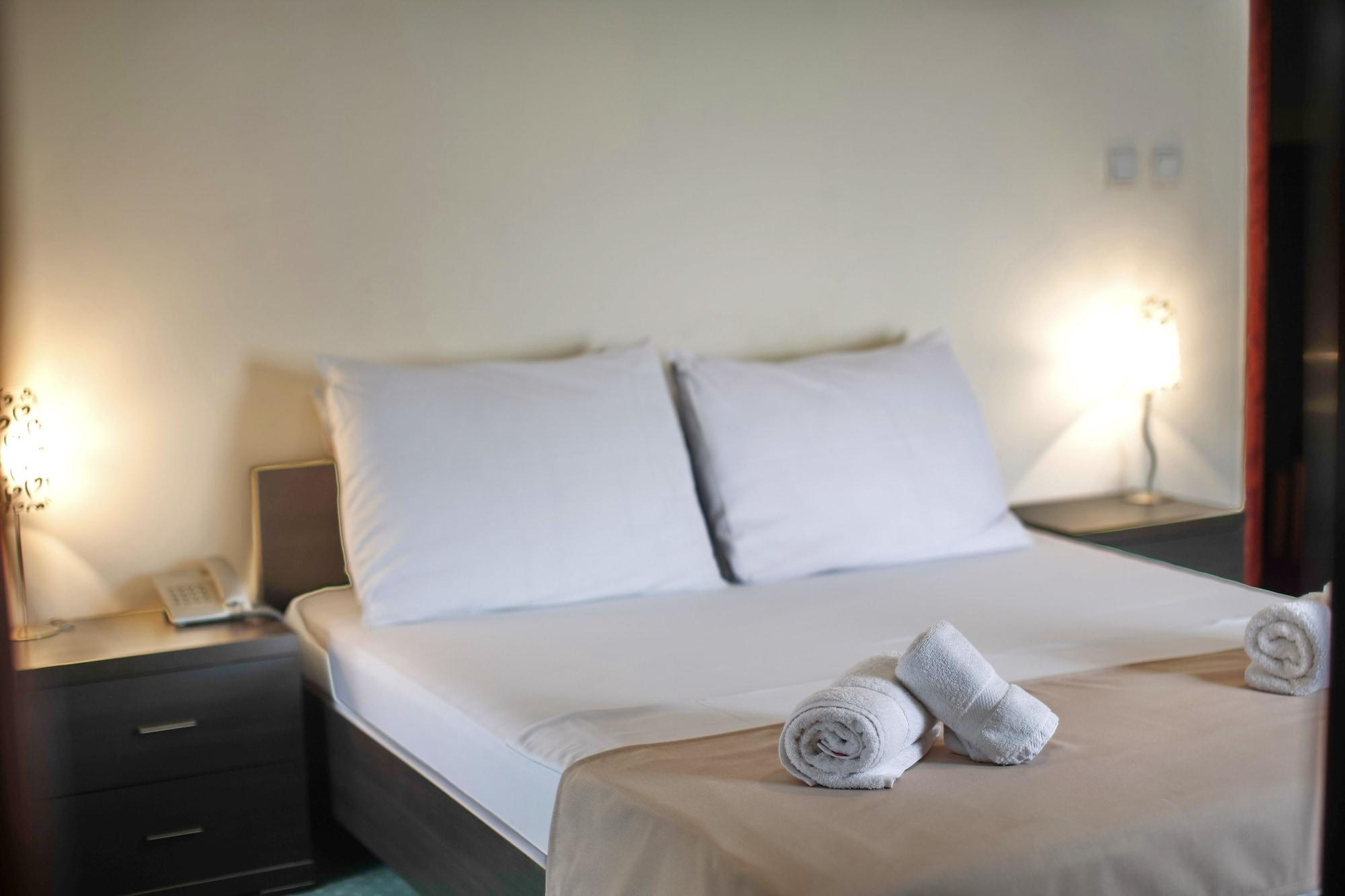 Hotel Happy Star Club Belgrado Esterno foto
