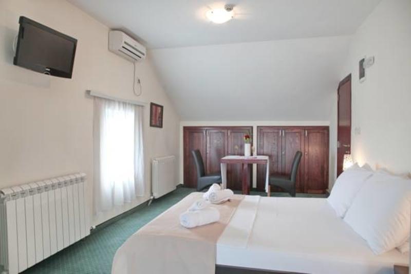 Hotel Happy Star Club Belgrado Esterno foto